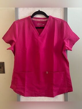 Fabletics Short Sleeve Scrub Top, Women's Size Medium Magenta Medical Pockets